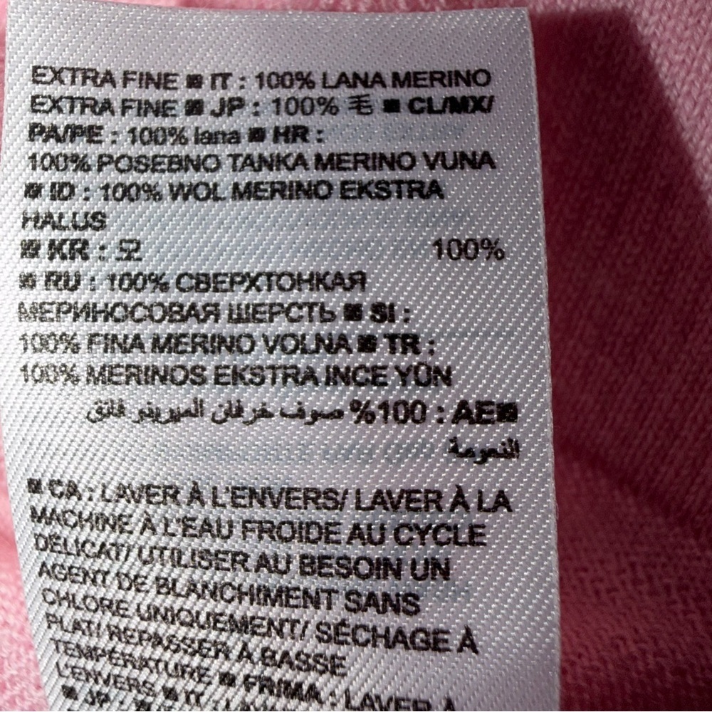 Banana Republic Soft Pink V-Neck Sweater Size Small - Picture 7 of 7